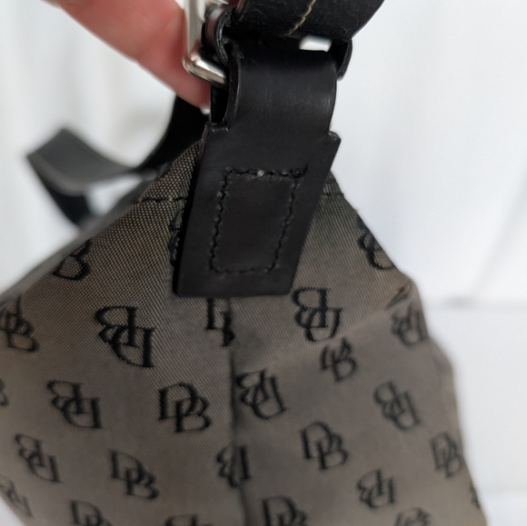 Dooney & Bourke Signature Black and Gray Vintage Large Shoulder Tote. - Picture 12 of 14